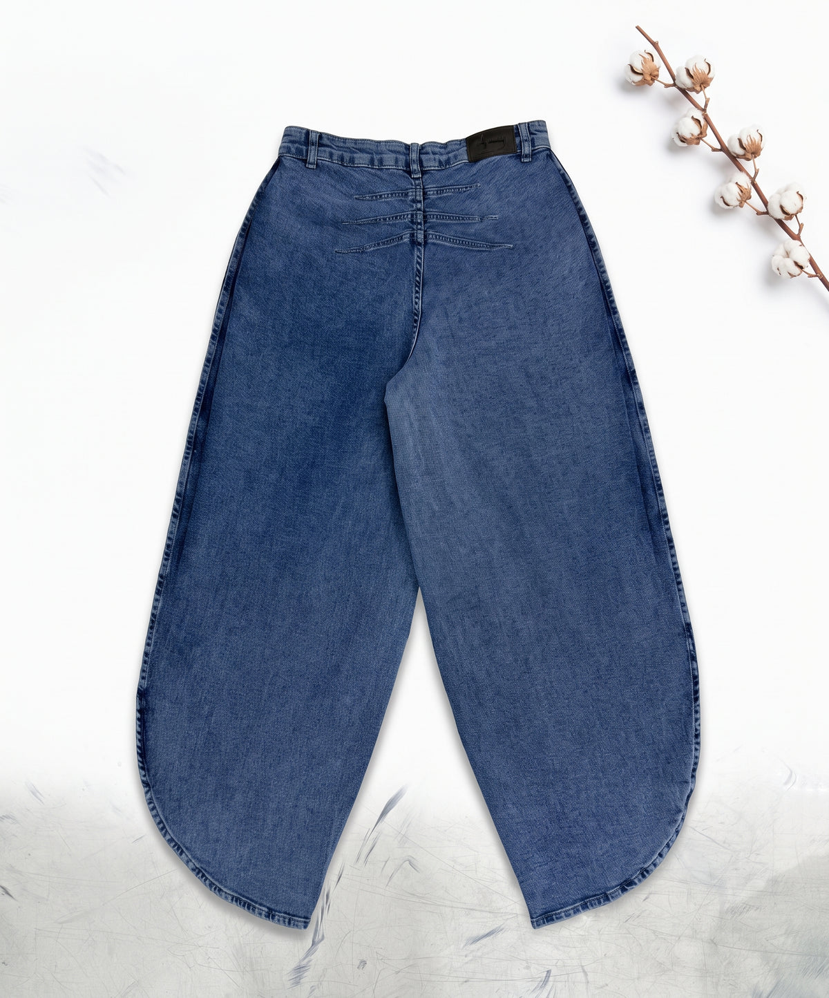 Women’s High-Waisted Wide-Leg Horseshoe Jeans – Vintage Blue Denim Curved Leg Pants