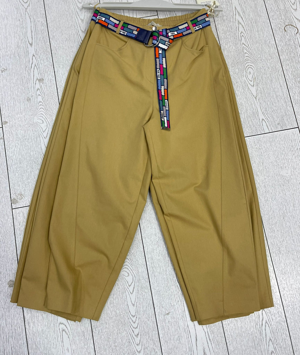 Women’s High-Waisted Wide-Leg Trousers with Statement Belt